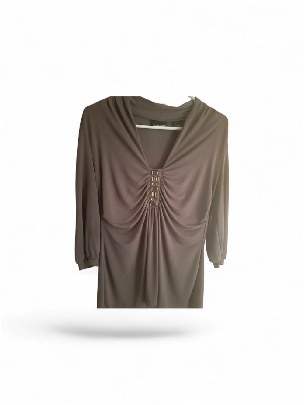 New York & Company 
Brown Gathered V-Neck 
Jewel Accents 
P-P 21”
L 28”
GUC